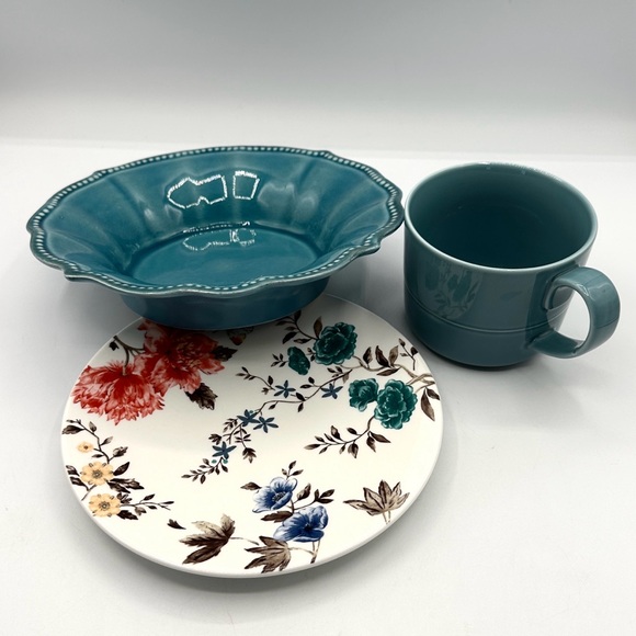 2 Blue Denim Ruffle Bowls by The Pioneer Woman. - Picture 8 of 11